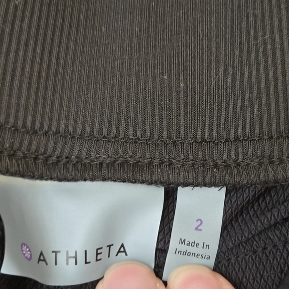 Athleta Black Midtown Cuff Travel Shorts 2 BIFL Sustainable Gorpcore Golf - Picture 3 of 6